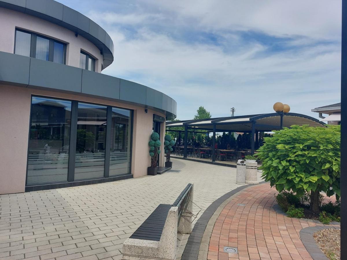 Motel Ms Srpski Itebej Exterior photo